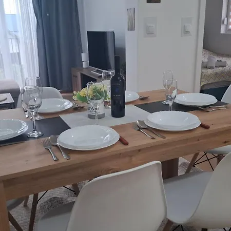 Srecko Lux 아파트